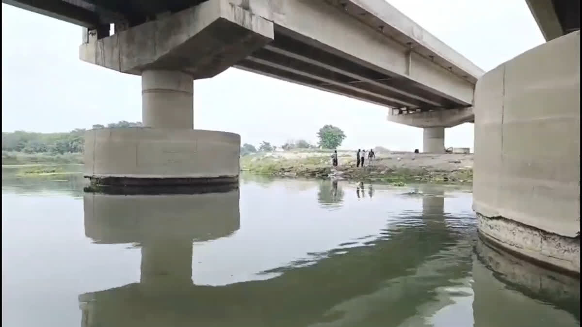 भारत-नेपाल को जोड़ने वाले ब्रिज के पिलर में दरार