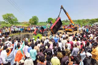 Tractor Plunges Into Well In Nanded