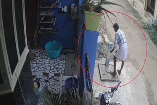 பைப் திருகியை திருடும் சிசிடிவி காட்சி