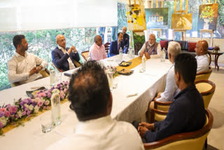 Prime Minister Narendra Modi met with the members of 1996 ODI World Cup-winning squad of Sri Lanka on Saturday.