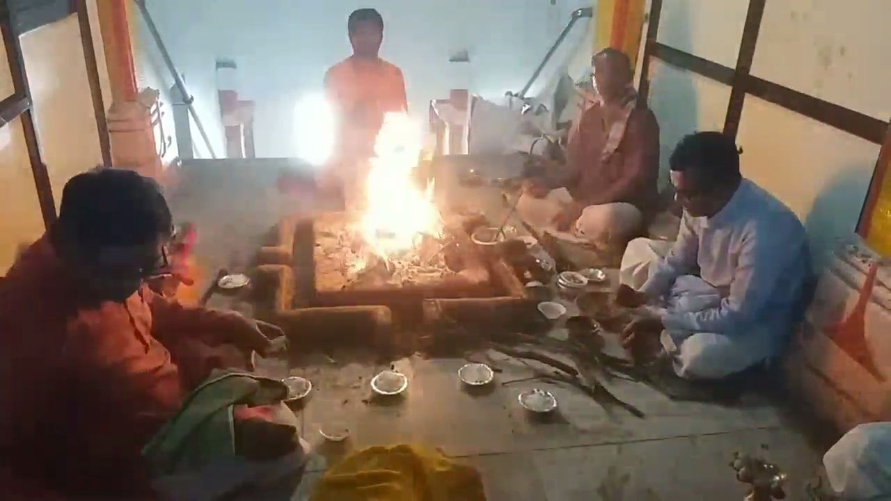મા અંબાના ચરણોમાં યજ્ઞમાં અપાઈ આહુતિ
