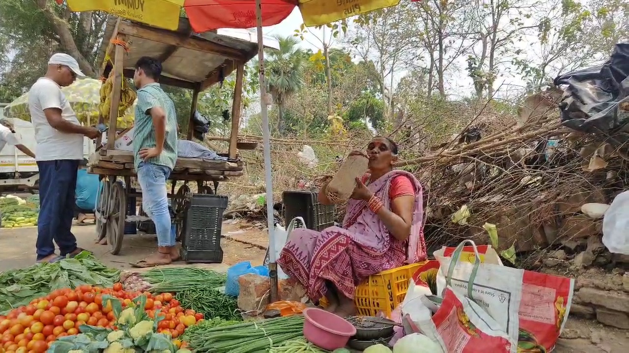 People struggle with daily life as heatwave with temperatures soaring in Kalahandi district