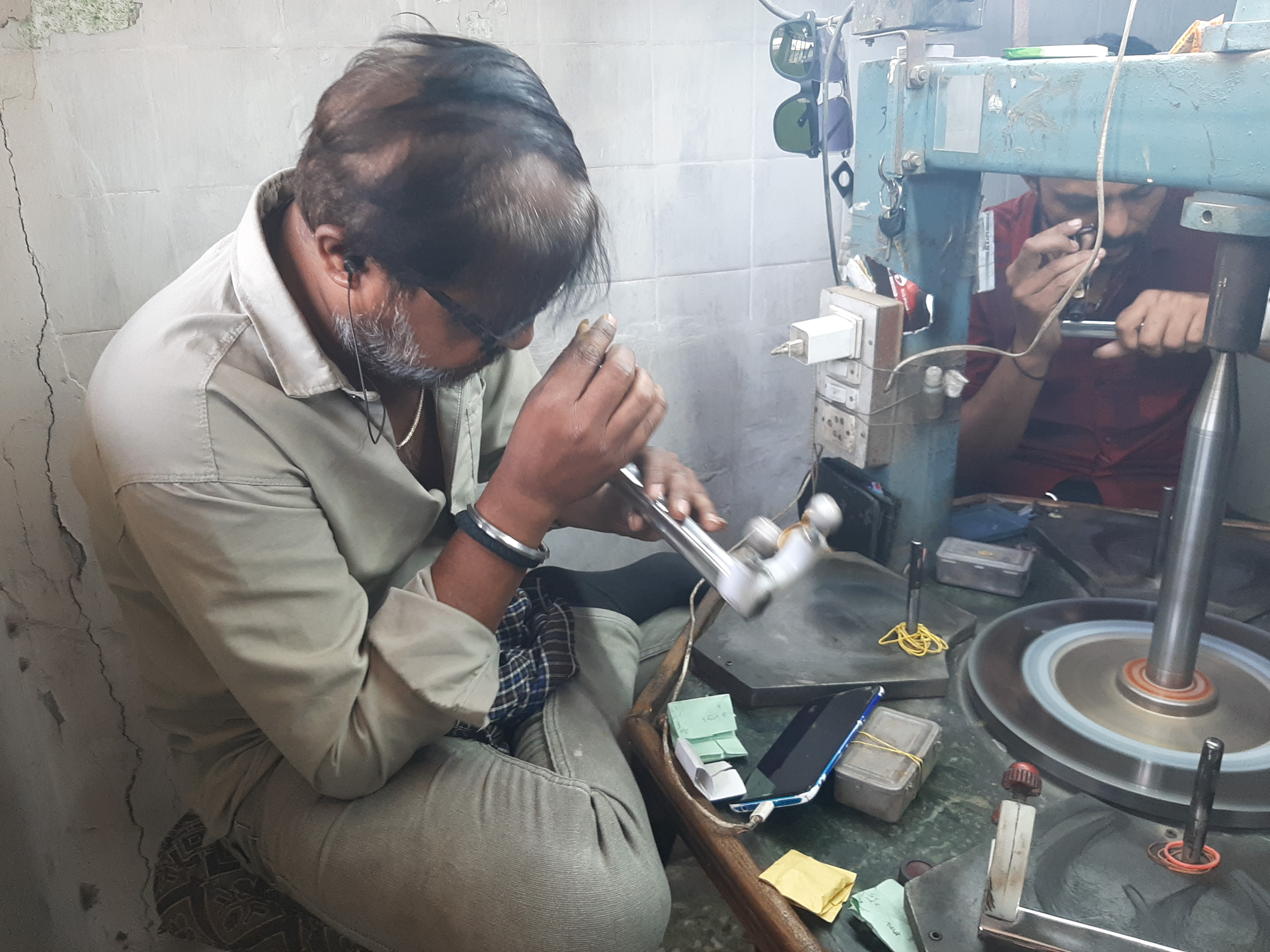 હીરા પર ટેરિફ ઝીરોથી વધીને સીધો 26 ટકા થયો