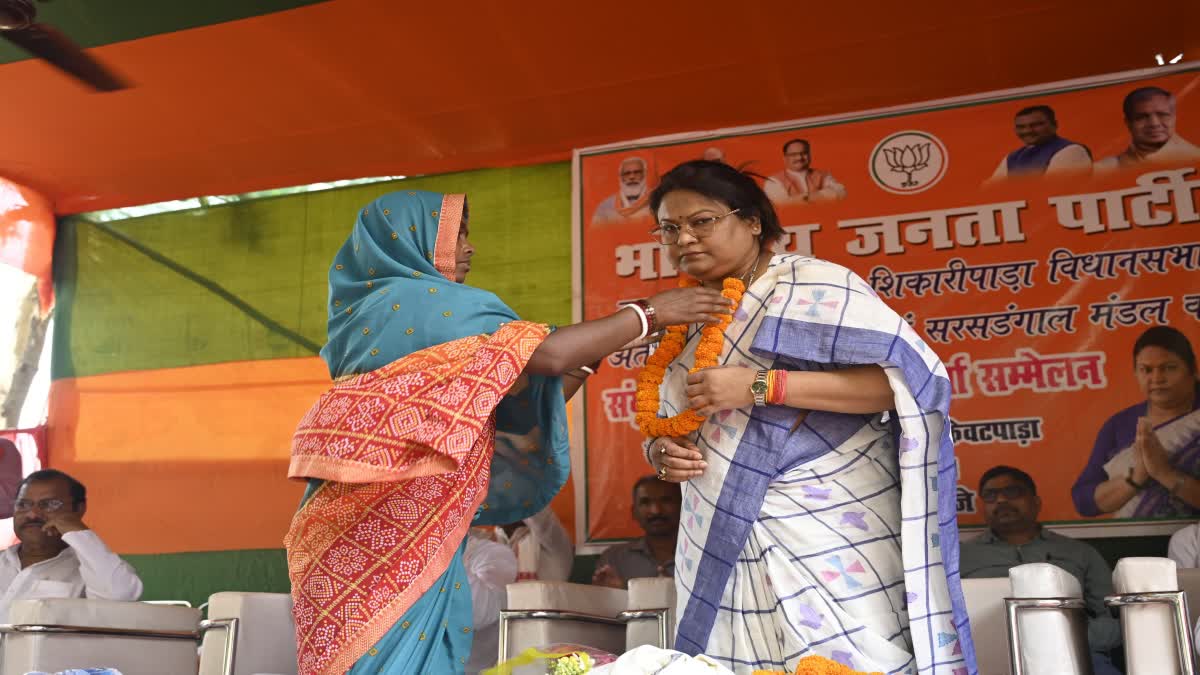 BJP candidate Sita Soren targeted CM Champai Soren and Kalpana Soren In Dumka