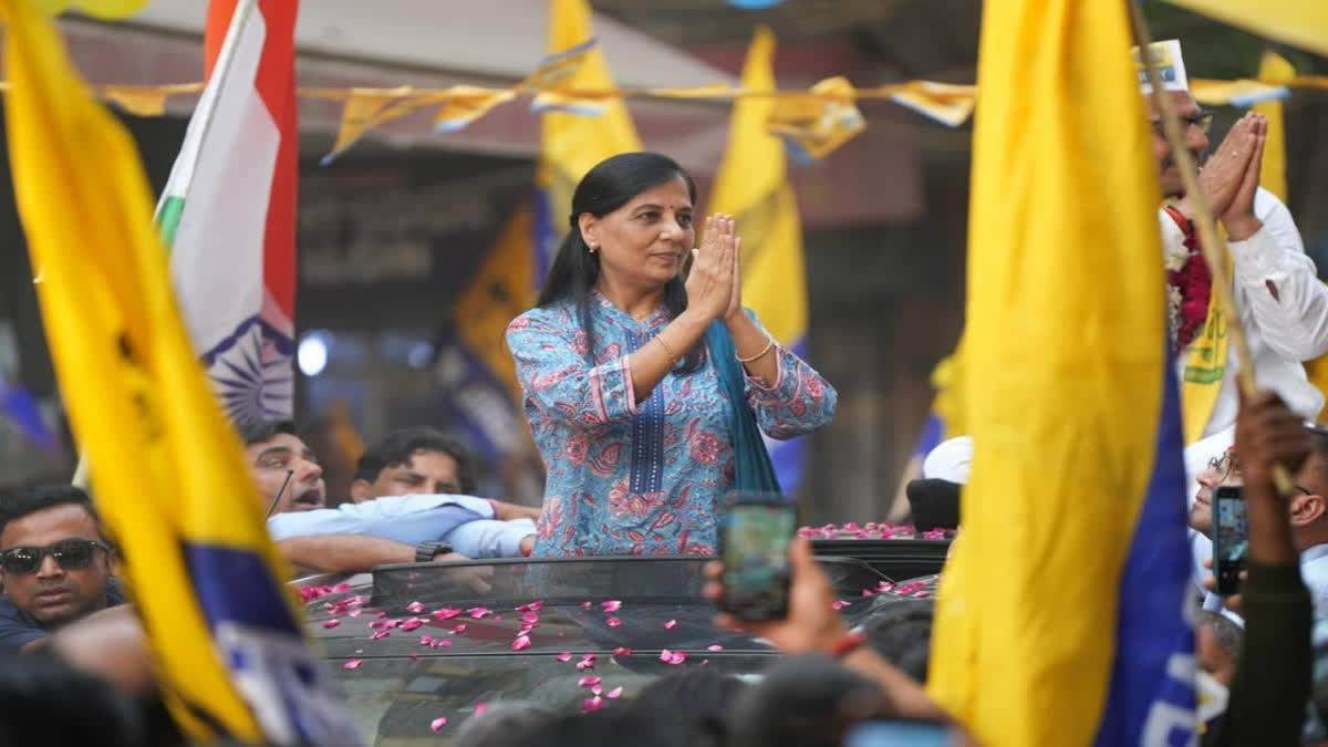 Sunita Kejriwal holds roadshow in south Delhi Lok Sabha election 2024