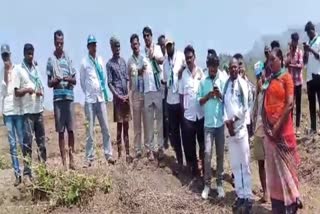 Protest to YSRCP Leaders In Election Campaign From Tribals