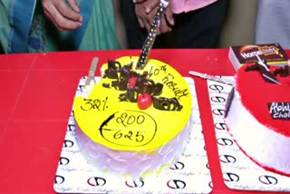 father-feed-cake-to-son-who-failed-in-sslc-examination