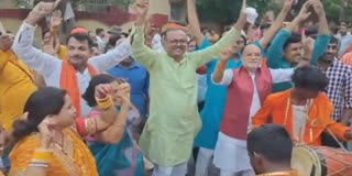 bjp-candidate-dulu-mahato-victory-celebrated-at-bokaro-mla-house
