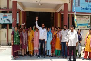 Encirclement of Kirti Nagar SDM office