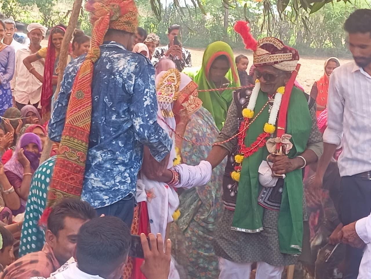 بچوں نے بزرگ ماں باپ کی شادی کرائی