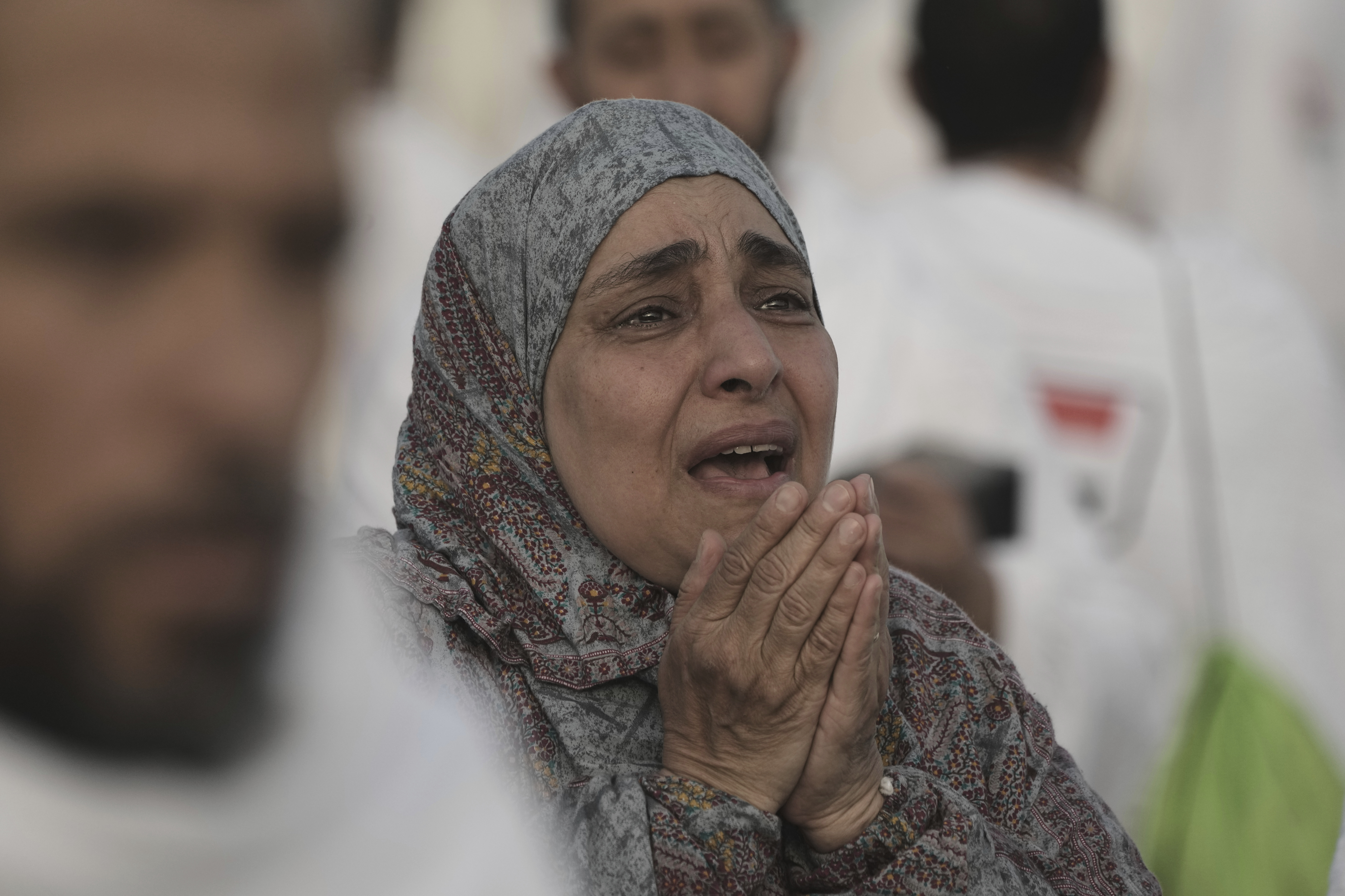 حج 2025: حجاج کرام رکن اعظم وقوفِ عرفہ ادا کرنے کیلئے میدان عرفات پر جمع ہو گئے