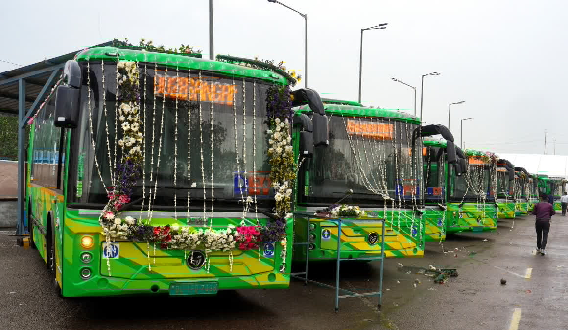 आज दिल्ली की सड़कों पर उतरेंगी 200 नई इलेक्ट्रिक बसें