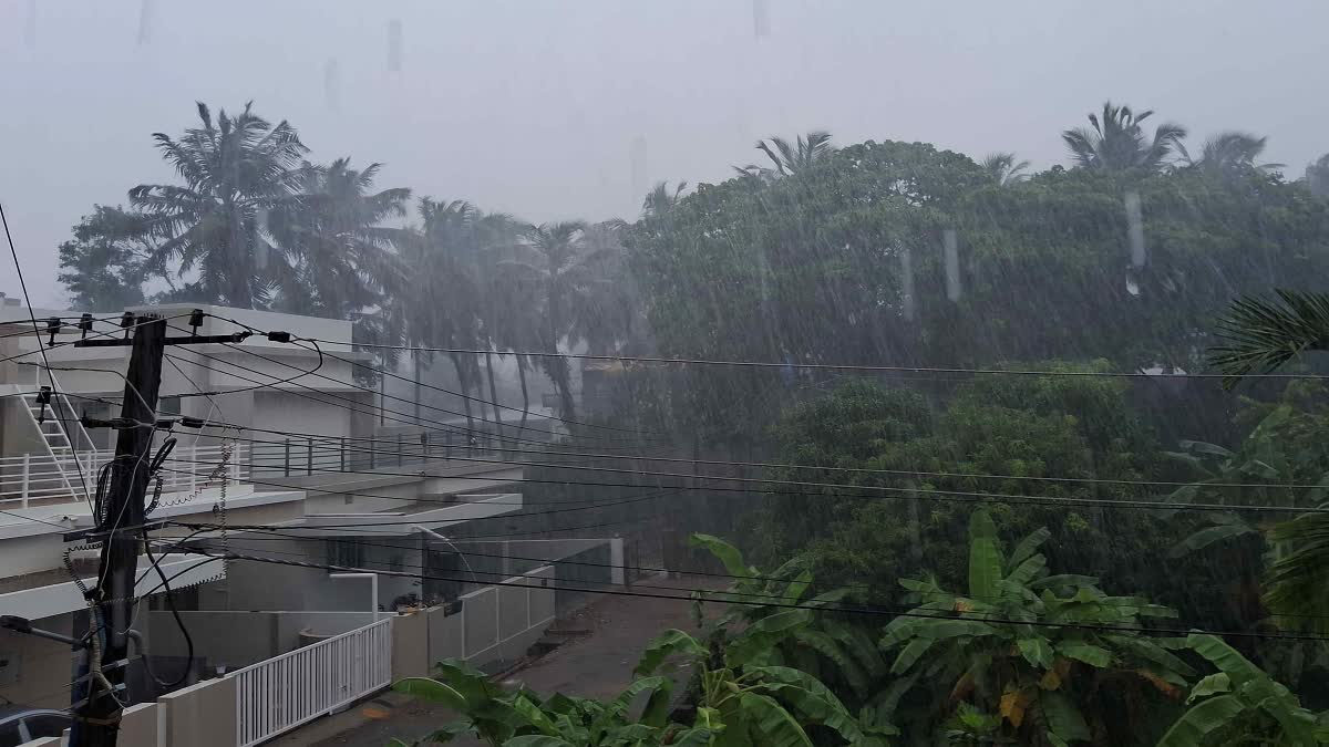 heavy-rain-in-dakshina-kannada-red-alert-and-one-died-in-someshwara