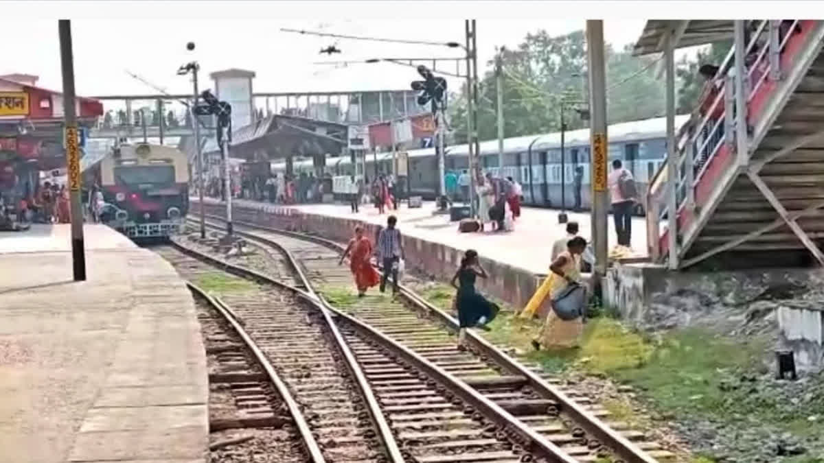FOUR MUTILATED BODIES RECOVERED FROM RAILWAY TRACK IN GAYA BIHAR
