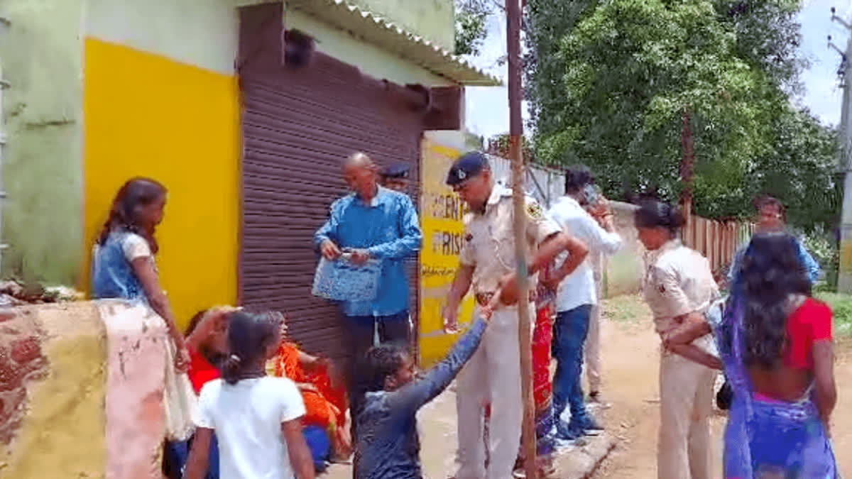 दबंगों ने घर में घुसकर मारपीट