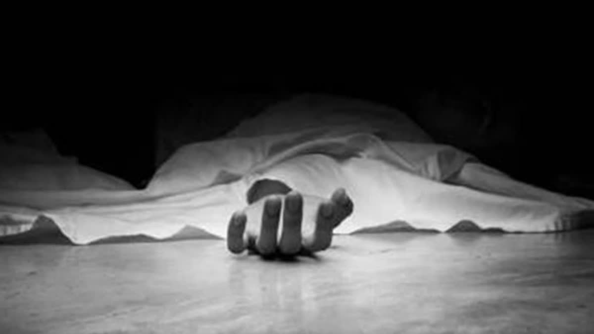 Salesman of textile company commits suicide