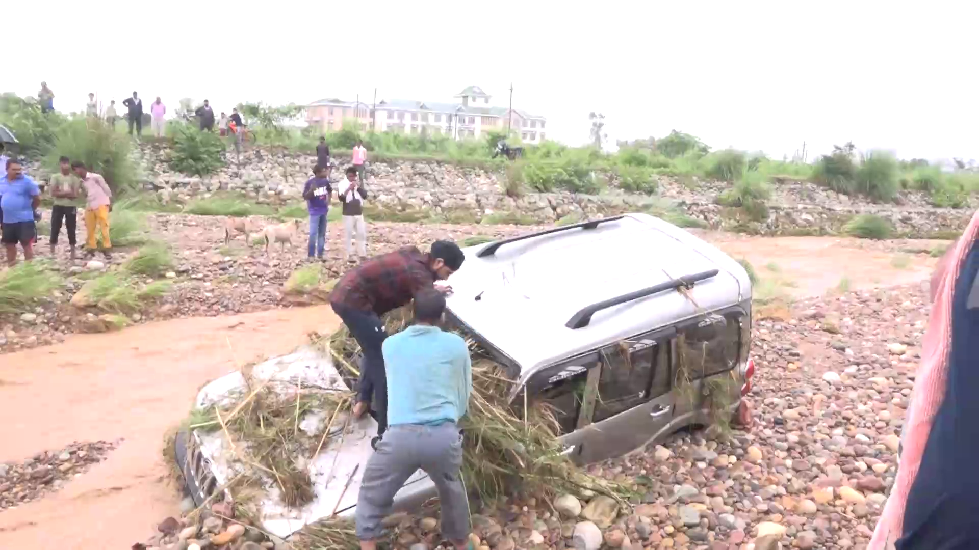 Scorpio Car Drowned in Una