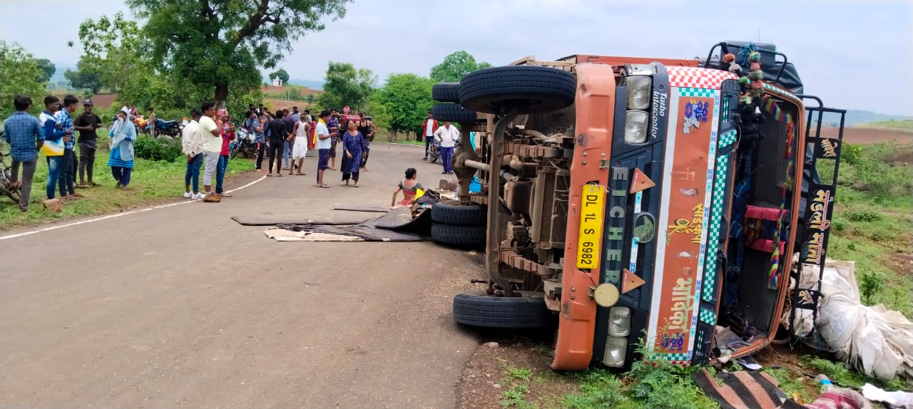 Truck full of devotees overturned in Betul