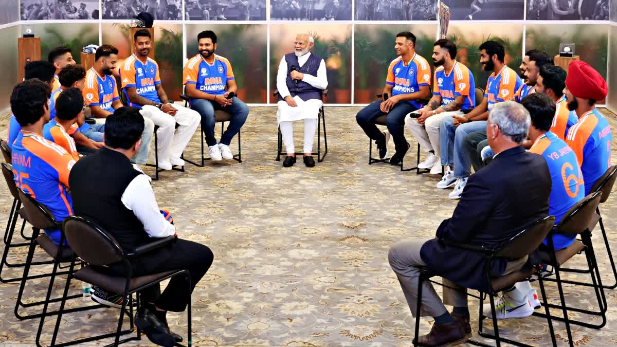 PM Modi with Team India