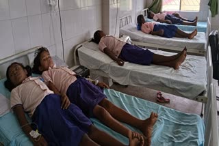 Many school children fell sick after eating mid meal in Lohardaga