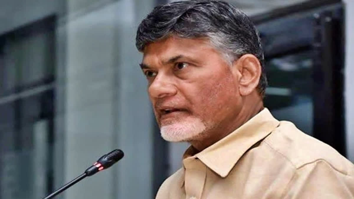 Stone pelting, arson during Chandrababu Naidu's rally in Andhra Pradesh, 20 cops among those injured