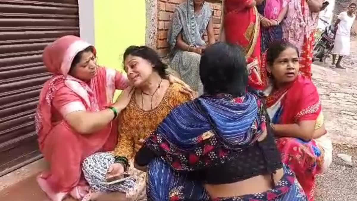 Crime News UP  झांसी में डबल मर्डर  Son killed mother father in Jhansi  Double murder in Jhansi  झांसी में बेटे ने माता पिता की हत्या की