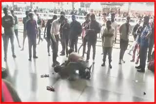 Freestyle Fighting on Railway Station