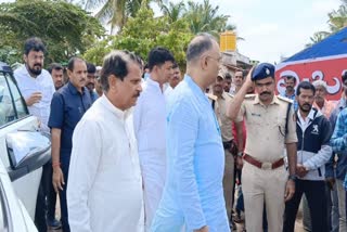 chitradurga kavadigarahatti contaminated water consumption case: Health Minister Dinesh Gundurao visited