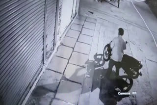 Two Wheelers Chori CCTV Footage in Siddipet