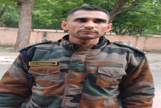Army Intelligence caught a young man wearing the uniform of an army captain who alighted at Raikabagh station. After questioning he was handed over to Uday Mandir police station on Thursday night, police said.
