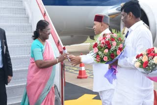 The Governor welcomed the President at the Mysore Airport