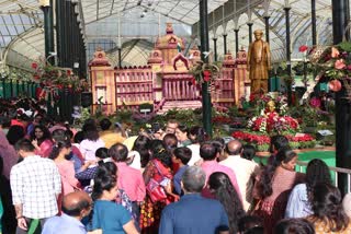 thousands-of-people-visited-to-lalbagh-for-flower-show