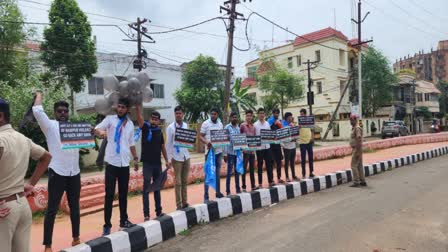 youth congress protest in jaydev vihar