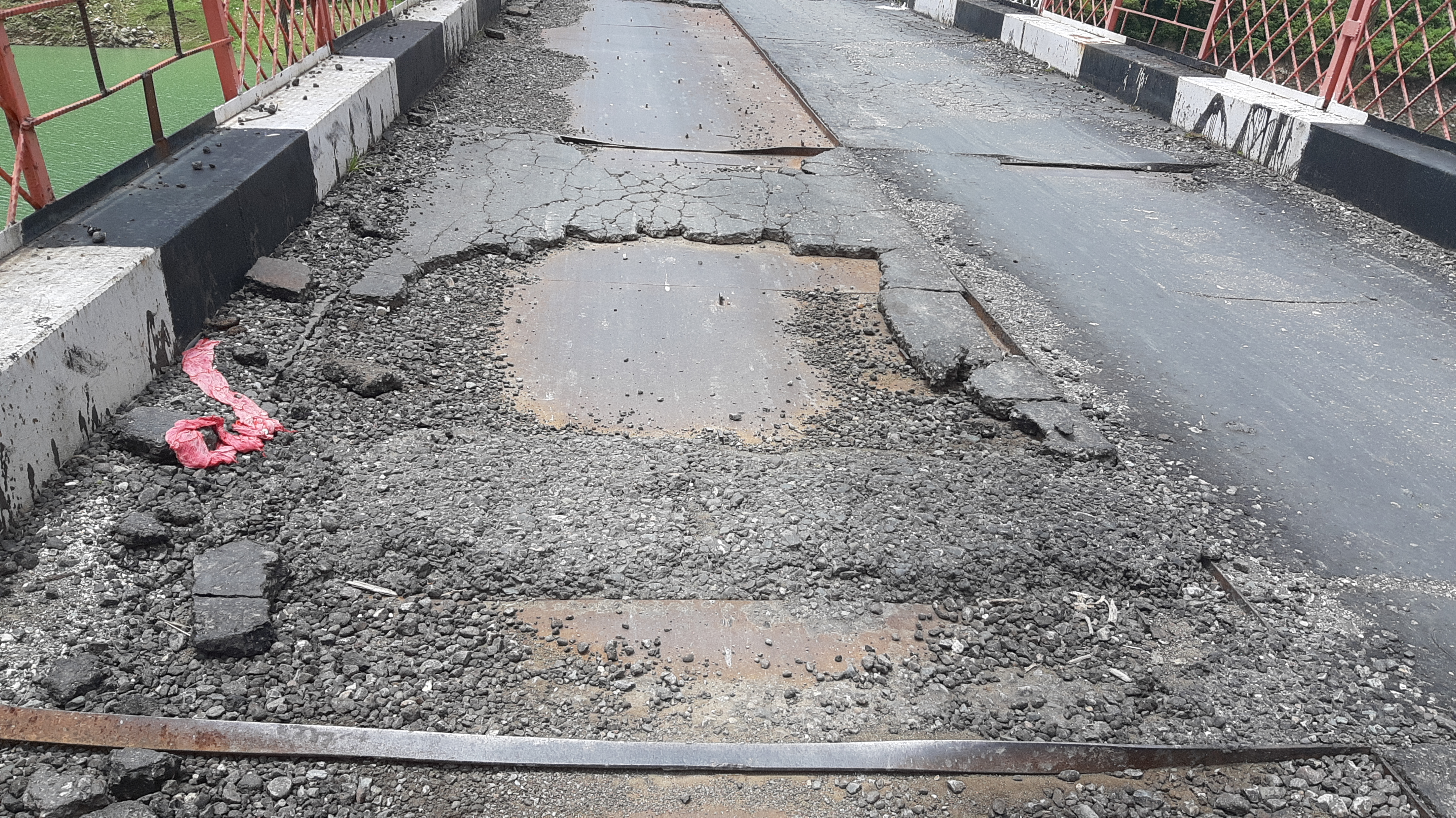 bad condition of syasu bridge over tehri lake