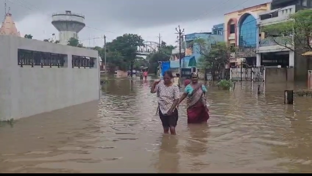 નવસારીના ગણદેવી તાલુકાના 18 જેટલા વિસ્તારમાંથી સ્થળાંતર પ્રક્રિયા હાથ ધરાઈ