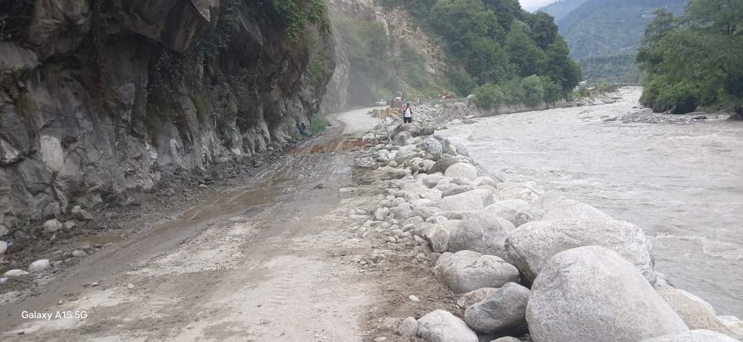 कुल्लू मनाली सड़क पर यातायात शुरू