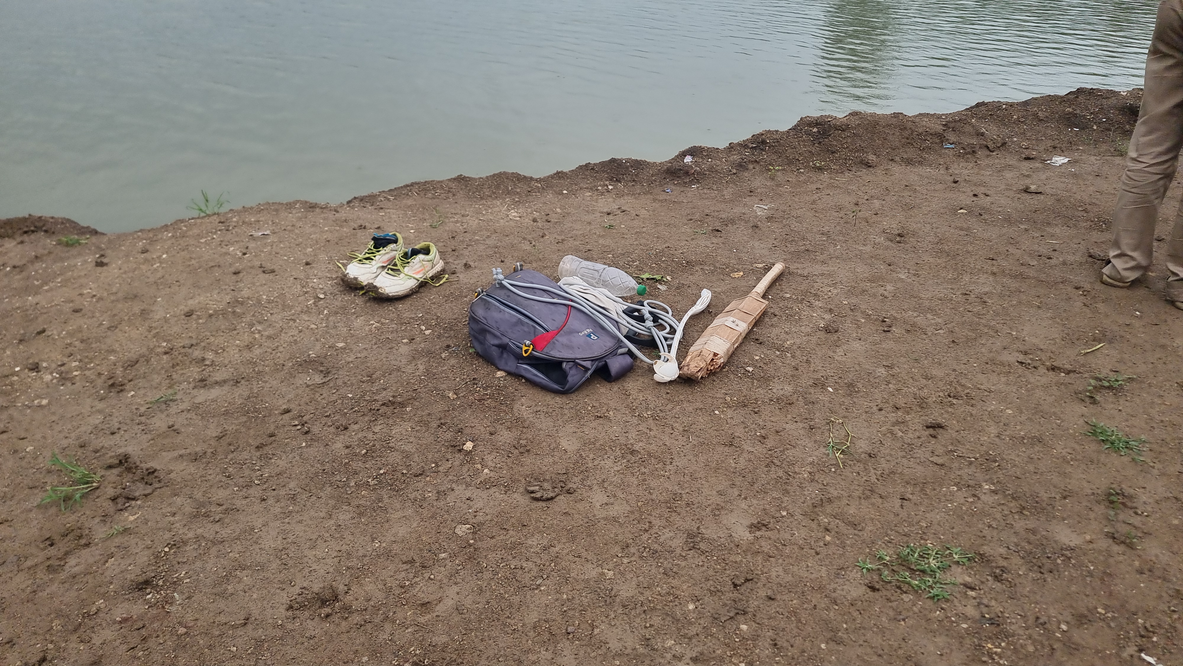 man died drowning pond in Ashoknagar