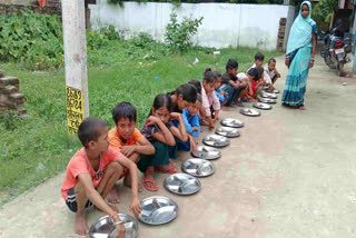 Bihar School: Just 1 room for 62 students, no place to study, no place to eat, government school exposes the education system of Bihar.
