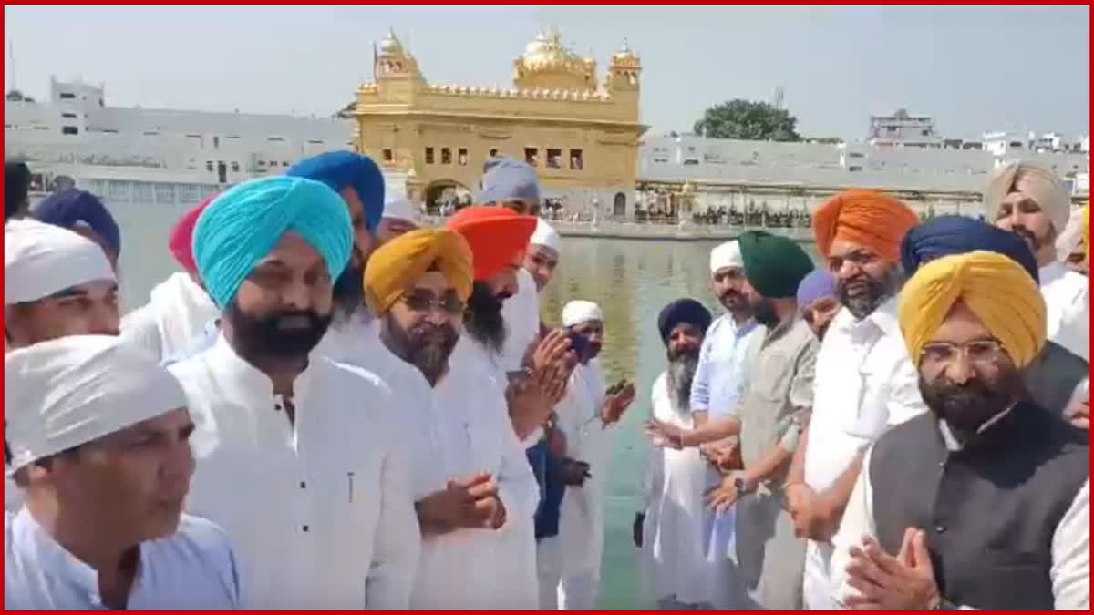 Manjinder Singh Sirsa Paid Sri Harmandar Sahib