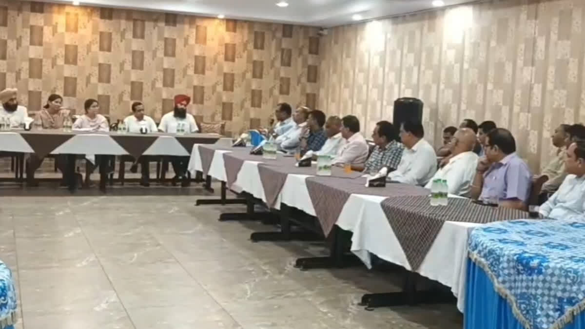 GST department officials held a meeting with iron traders of Mandi Gobindgarh