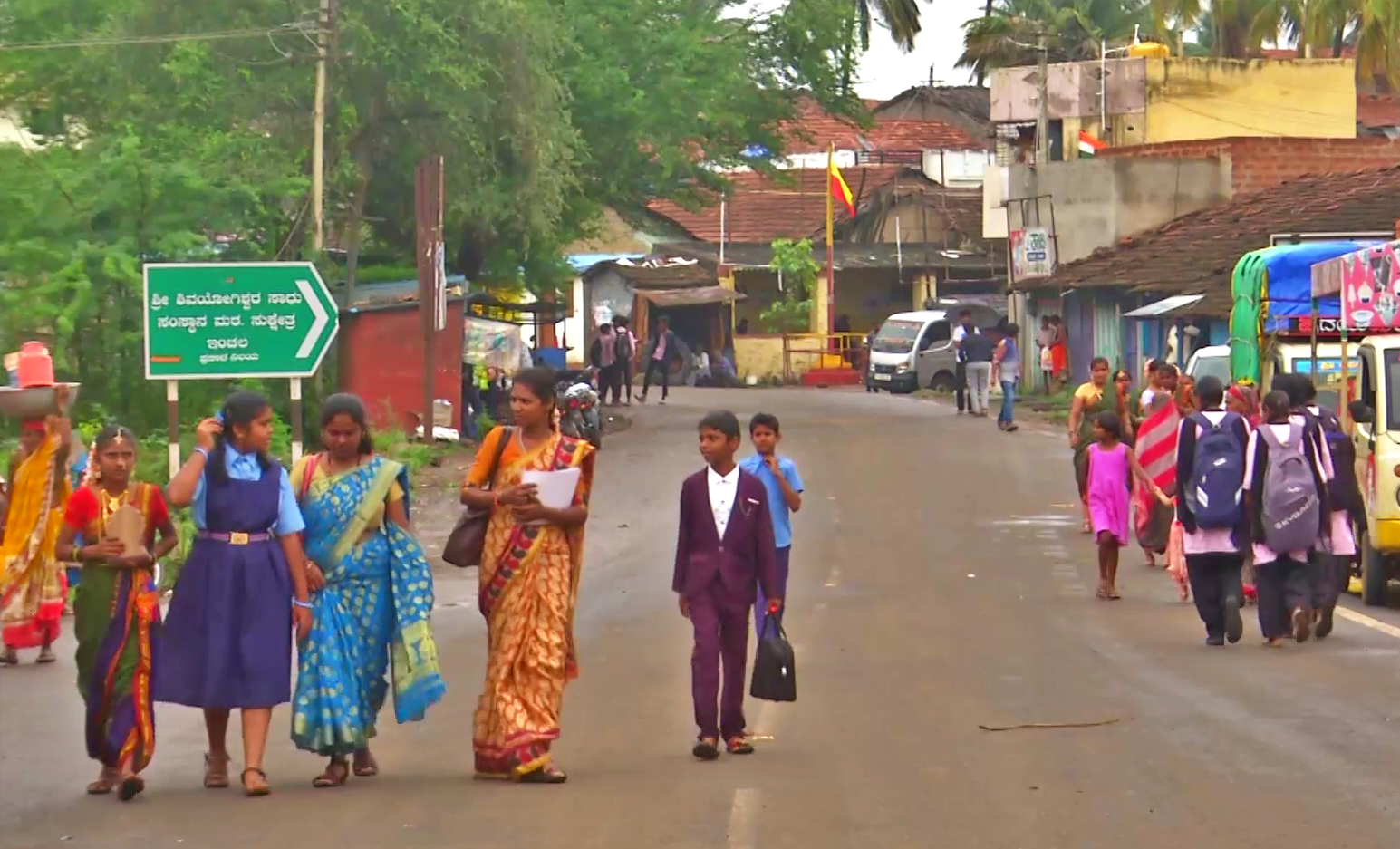 Teachers day Special  Teacher hometown is Inchal village  Inchal village in Belagavi district  ಶಿಕ್ಷಕರ ತವರೂರು ಇಂಚಲ  ಸ್ವಾಮೀಜಿಯ ಶೈಕ್ಷಣಿಕ ಕ್ರಾಂತಿಗೆ ಉಘೇ ಉಘೇ  ಗ್ರಾಮದಲ್ಲಿ ಇಂಚಿಂಚಿಗೂ ಮೇಷ್ಟ್ರು  ಇಂದು ಶಿಕ್ಷಕರ ದಿನಾಚರಣೆ  ಶಿಕ್ಷಣ ವಂಚಿತ ಕುಗ್ರಾಮ  ಸ್ವಾಮೀಜಿ ಅಂದು ತೆಗೆದುಕೊಂಡ ನಿರ್ಧಾರ  ಶಿಕ್ಷಕರ ತವರೂರಾಗಿ ಮಾರ್ಪಟ್ಟಿದ್ದು  ಇಂಚಲ ಗ್ರಾಮದಲ್ಲಿ ಇಂಚಿಂಚಿಗೂ ಶಿಕ್ಷಕರು