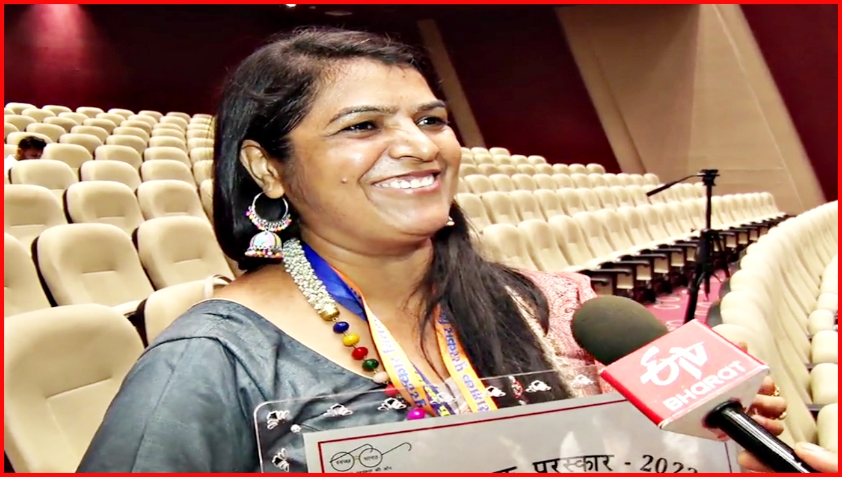 Sirsa English teacher Sangeeta honored