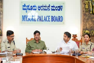 minister-hc-mahadevappa-held-meeting-with-officers-on-dasara