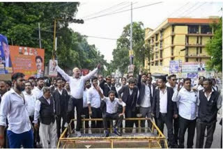 Hapur lathicharge: Lawyers continue their protest, abstain from work across UP