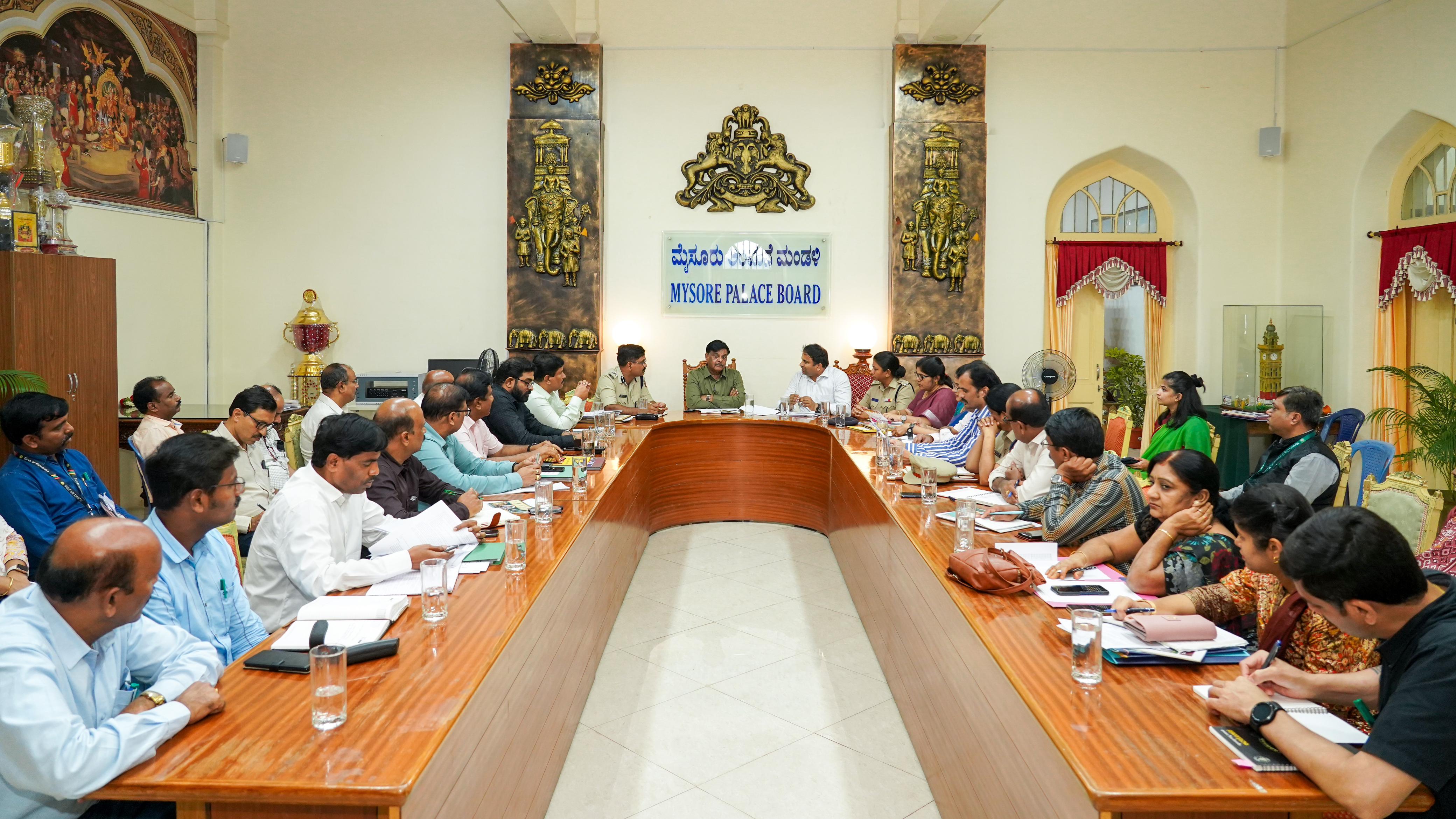 minister-hc-mahadevappa-held-meeting-with-officers-on-dasara