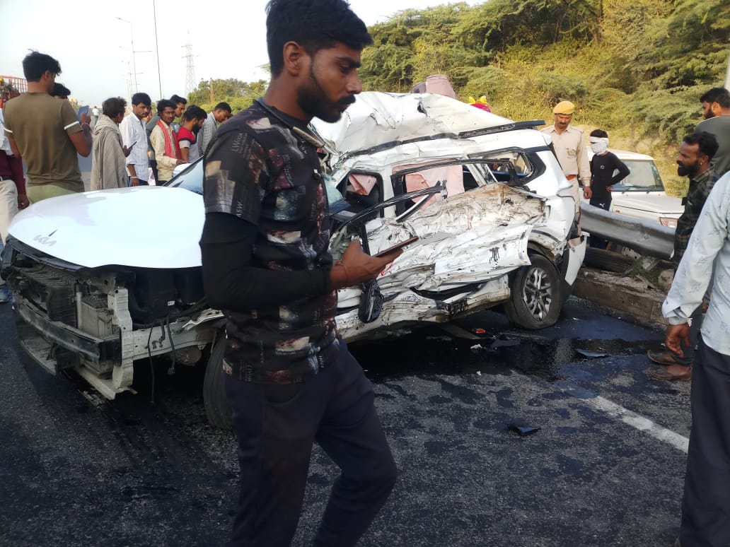 car and trailer head on collision at Bhilwara