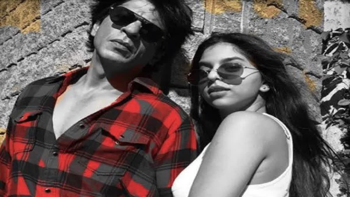 Suhana Khan Selfie with Fan