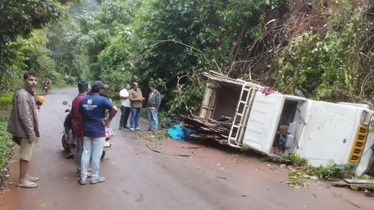 GOODS VEHICLE FELL