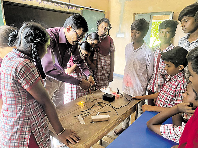 TEACHERS DAY  CHANGE IN CLASSROOM STEREOTYPES  അധ്യാപക ദിനം  ക്ലാസ്റൂം സാങ്കേതിക വിദ്യ