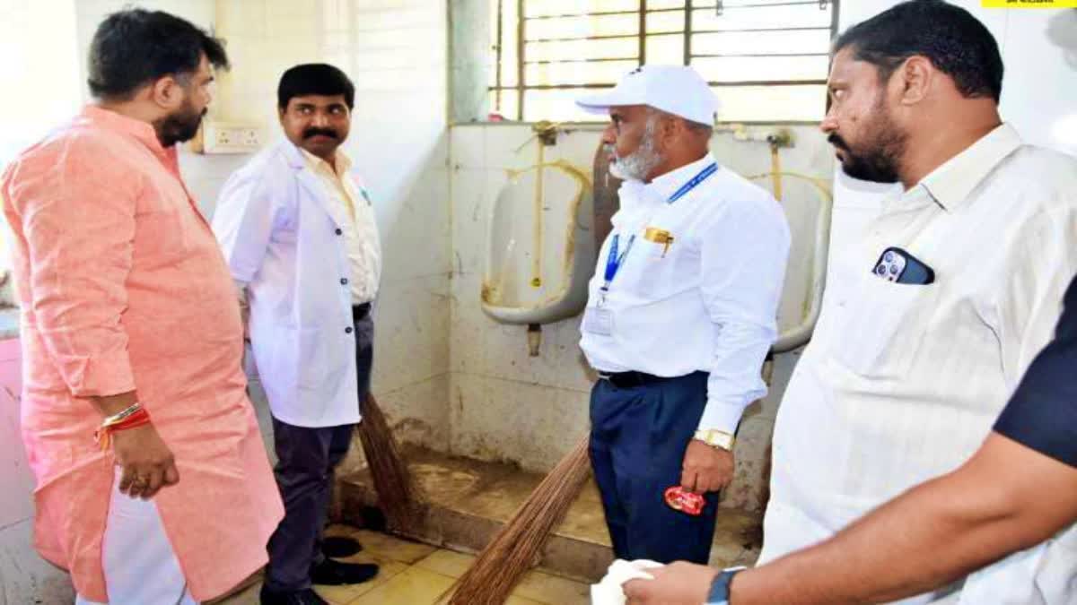 Sena MP Hemant Patil toilet cleaning